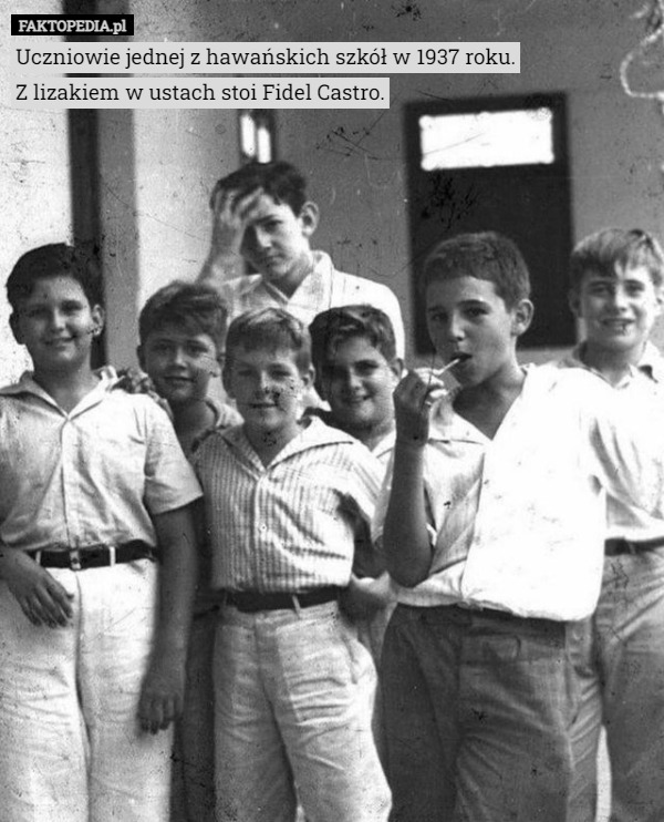 Uczniowie jednej z hawańskich szkół w 1937 roku.
Z lizakiem w ustach stoi