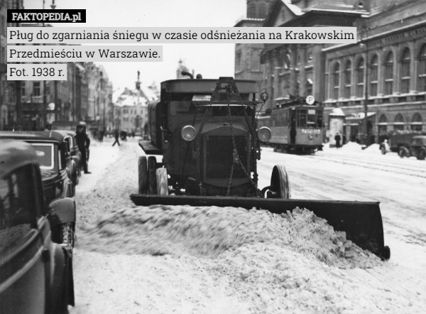 Pług do zgarniania śniegu w czasie odśnieżania na Krakowskim Przedmieściu